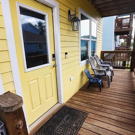 Yellow Beach Haven, Decks, Views, Mere Steps To Sand Galveston Exterior photo