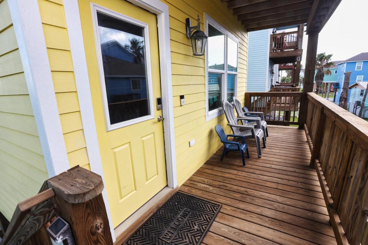 Holiday home Yellow Haven, Decks, Views, Mere Steps To *
