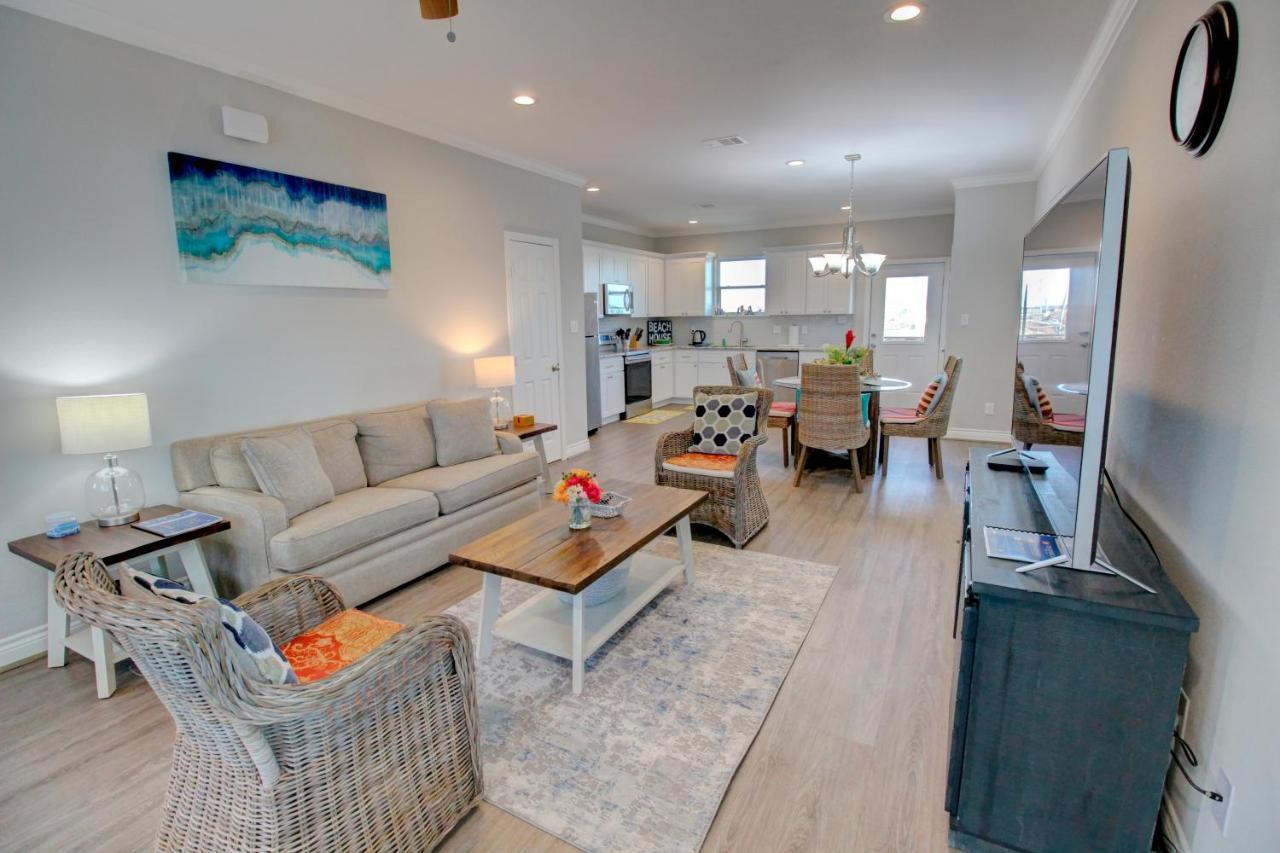 Holiday home Yellow Haven, Decks, Views, Mere Steps To Galveston